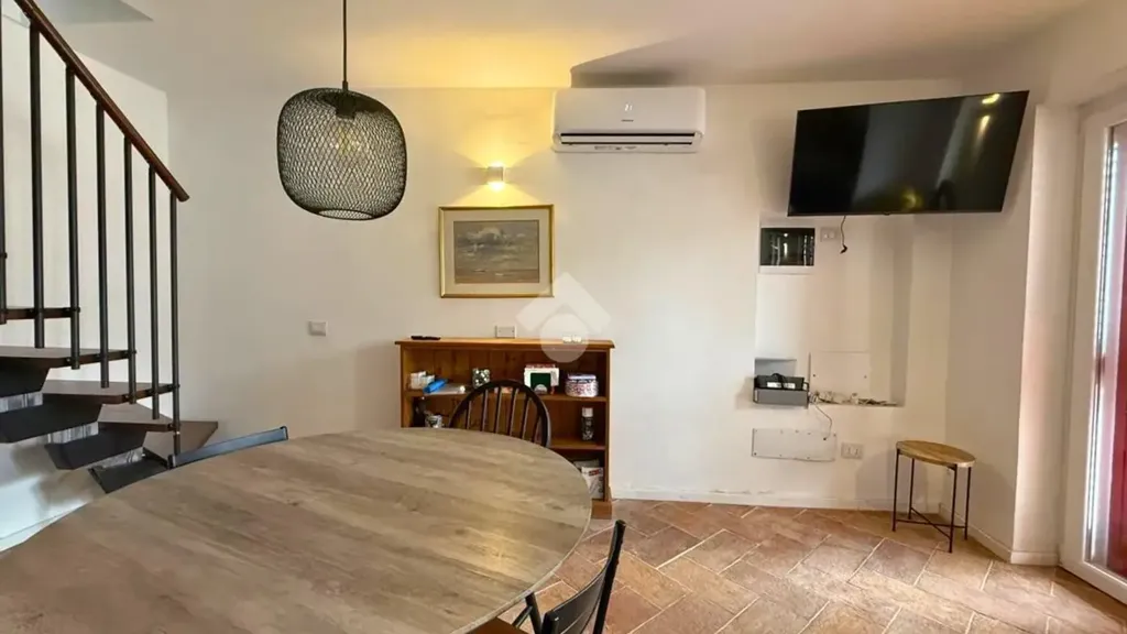 Söögituba - Rustic Duplex with Terrace in Paratico