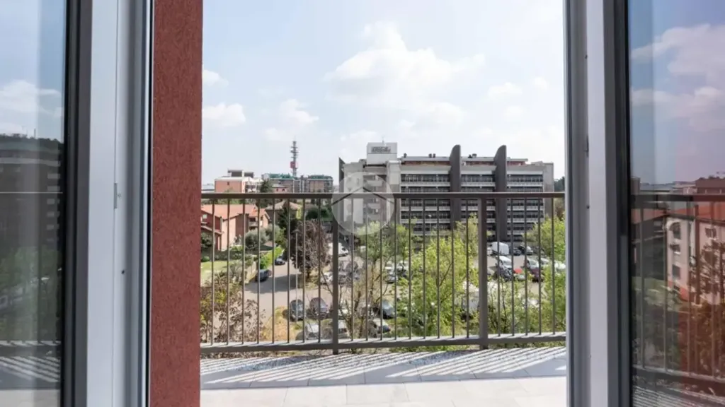 Balcon - Fully Furnished Triplex with Balcony in Pero