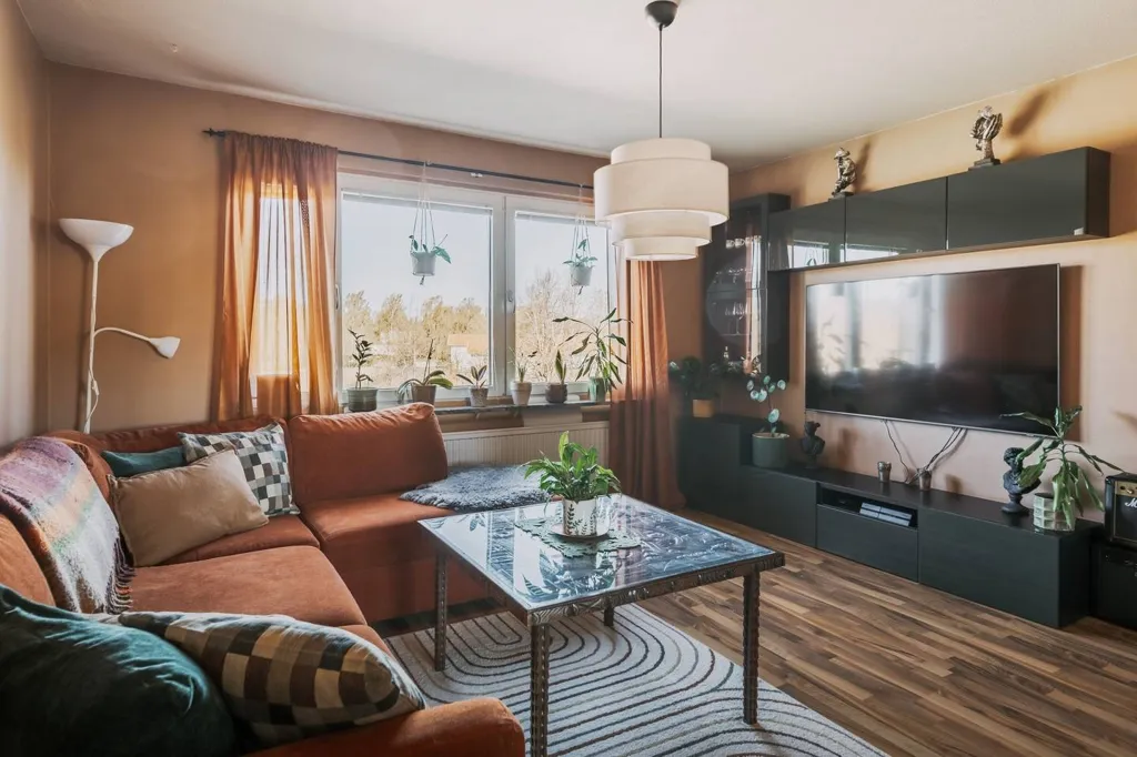 Living Room - Spacious 1-Bedroom Flat with Balcony in Lidköping