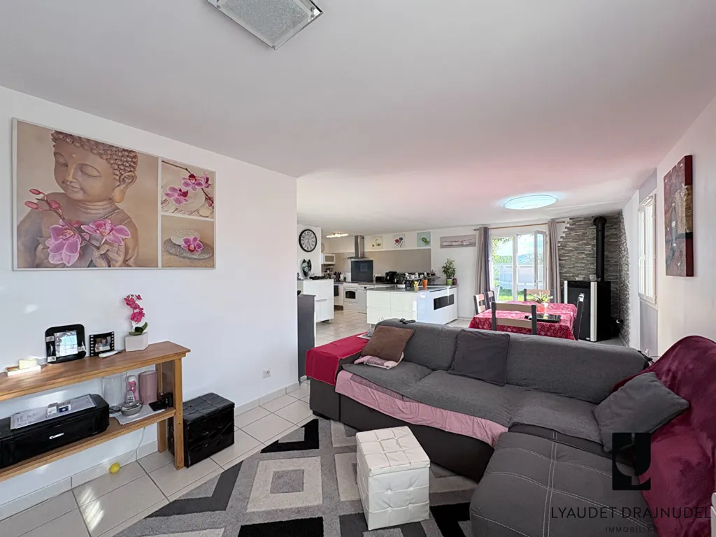 Séjour - Maison avec Jardin Paysagé et Piscine à Renaison