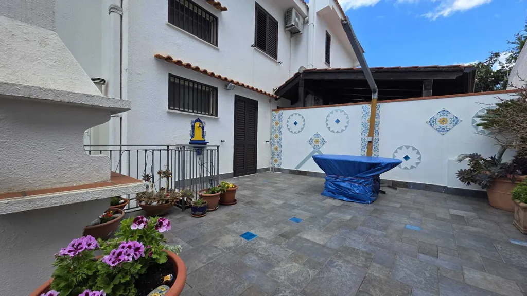 Jardin - Apartment with Terrace and Balcony in Scalea