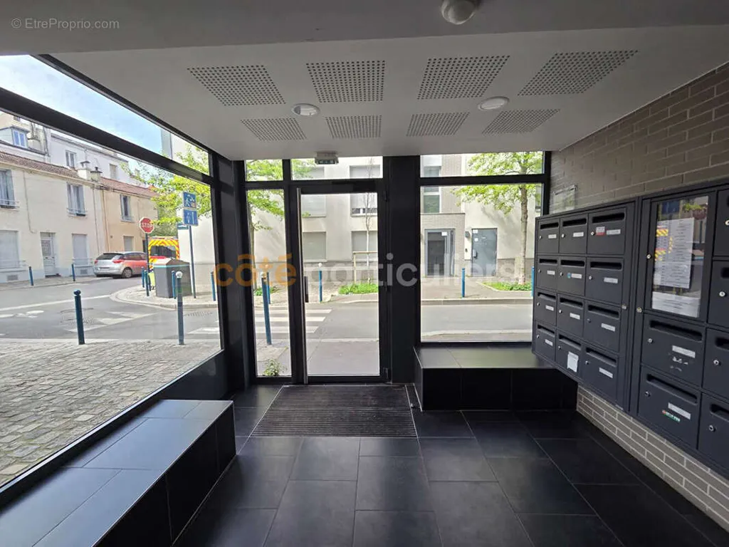 Ingresso - Modern Flat with Parking near Line 7, Pantin