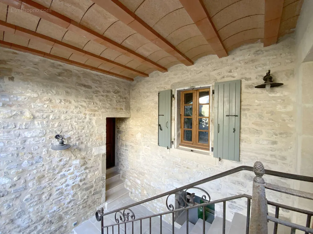 Stanze - Rustic Village House with Balcony in Barjac