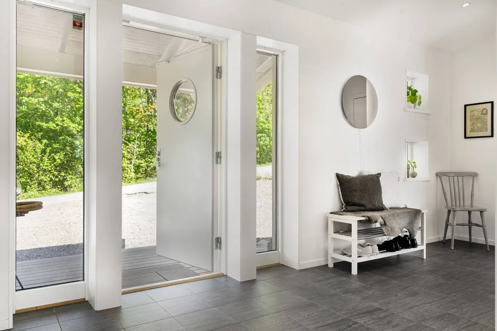 Esik - Suterräng Villa with Water View in Uppsala
