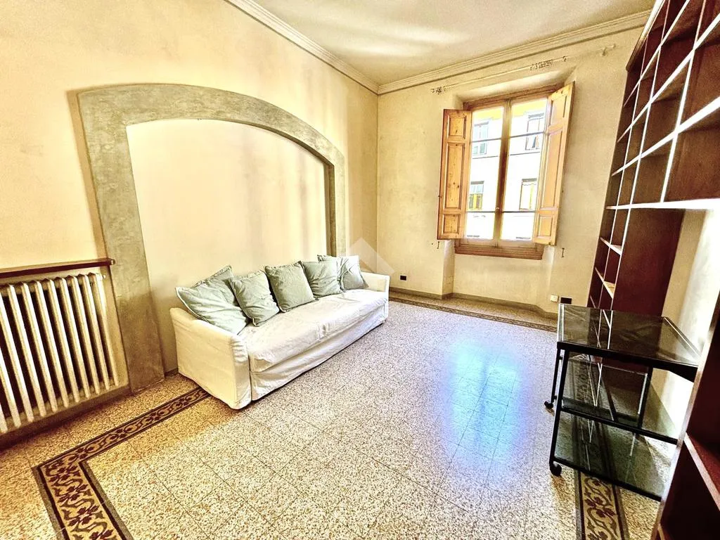Séjour - 1930s Apartment with Balcony in Florence