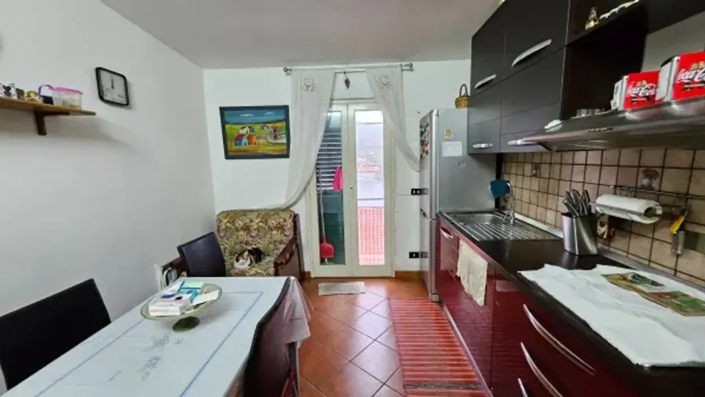 Cuisine - Bright Two-Bedroom Apartment with Balcony in Messina