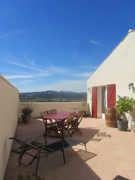 Terrasse - Maison de 4 Pièces à Tressan