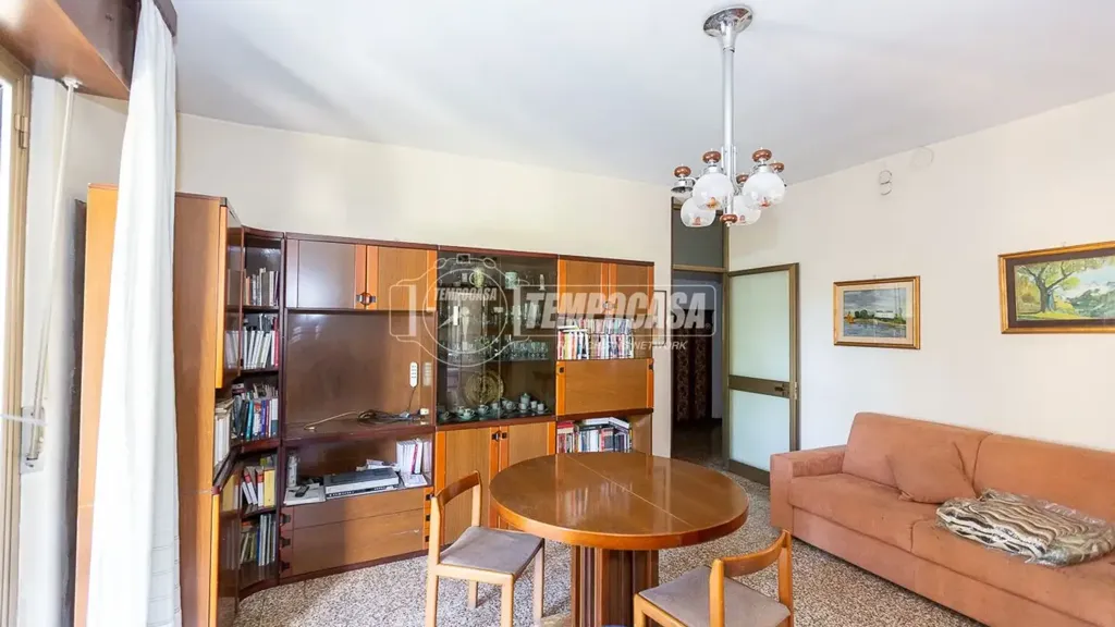 Elutuba - Spacious Trilocale with Terrace in Brescia
