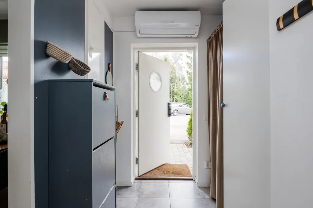 Entrée - Spacious 4-Bedroom with Sunny Terrace in Bredsand