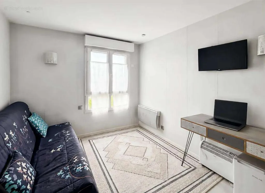 Magamistoad - Studio with Pool in Cergy