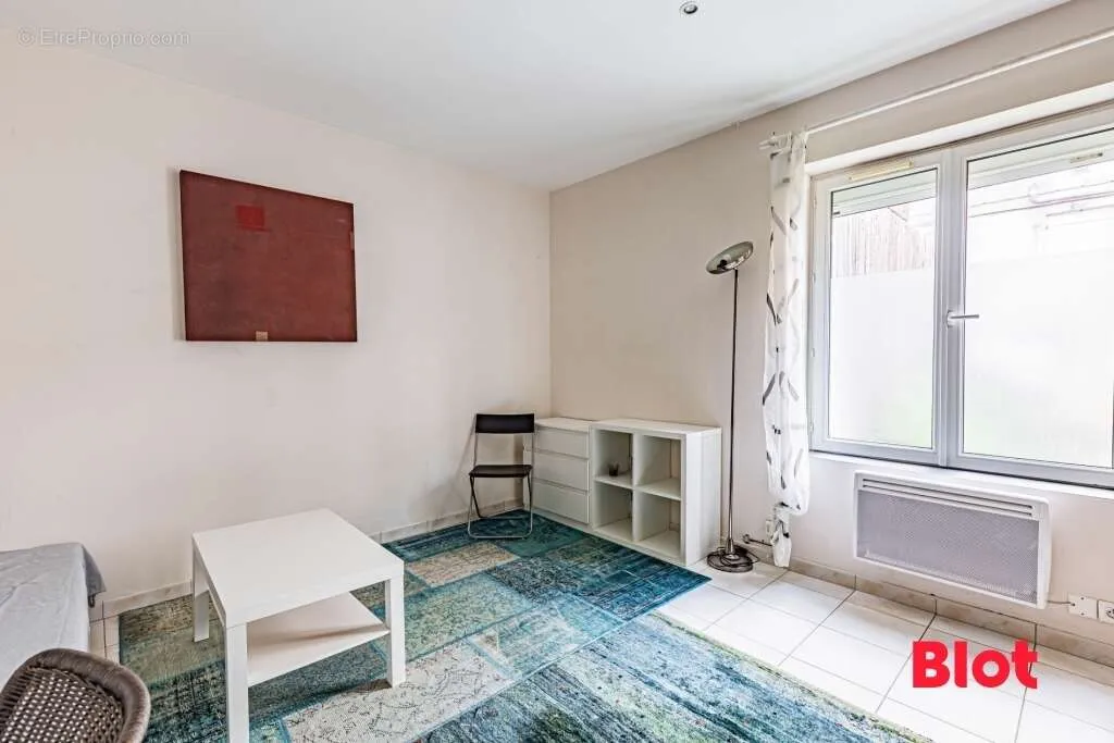 Chambres - Studio avec Emplacement Central à Nantes