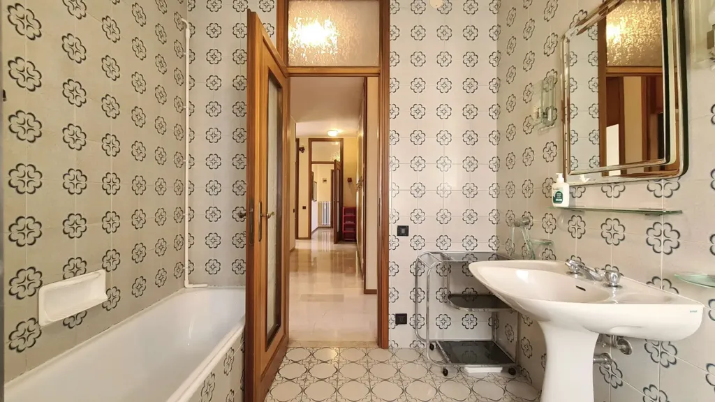 Salles de bain - Apartment with Balcony in Modena