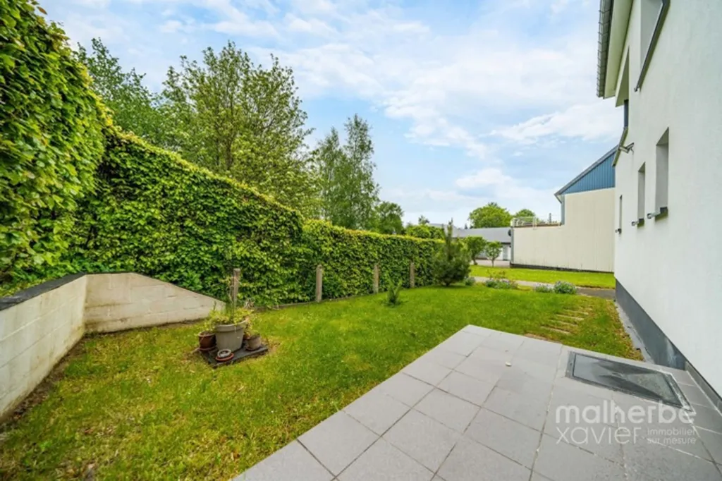 Jardin - Ensemble Immobilier Rénové avec Habitation et Garages à Elsenborn
