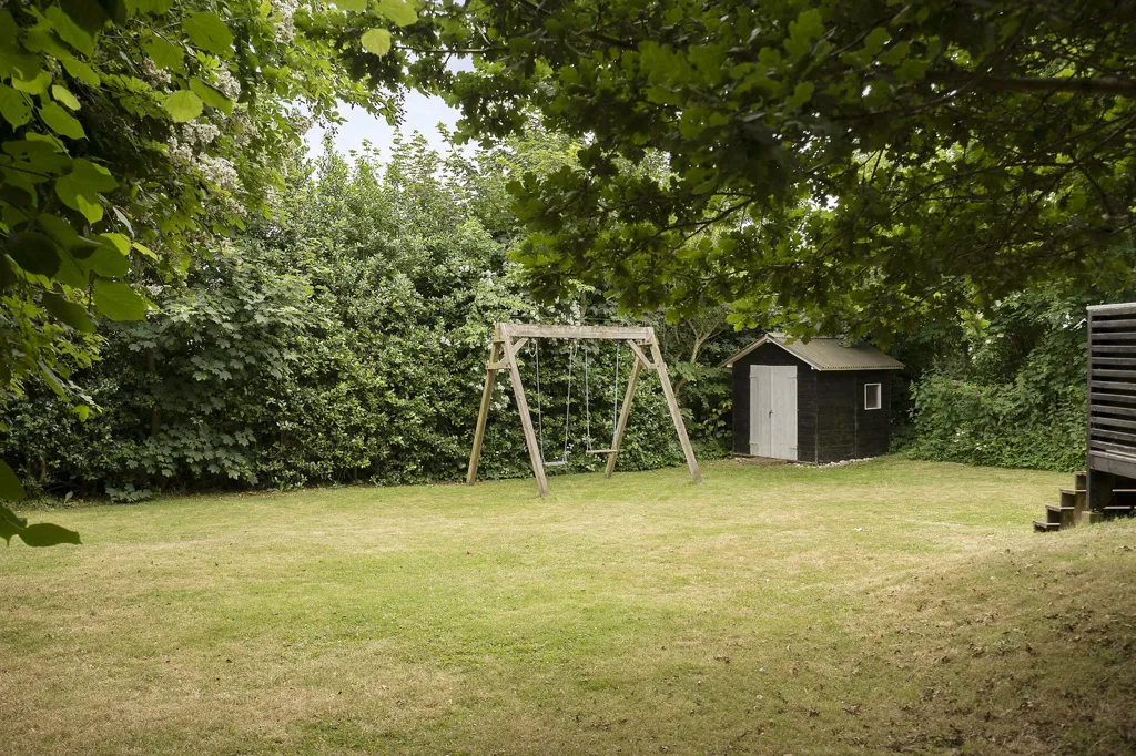 Aed - Vacation Home with Large Garden in Struer