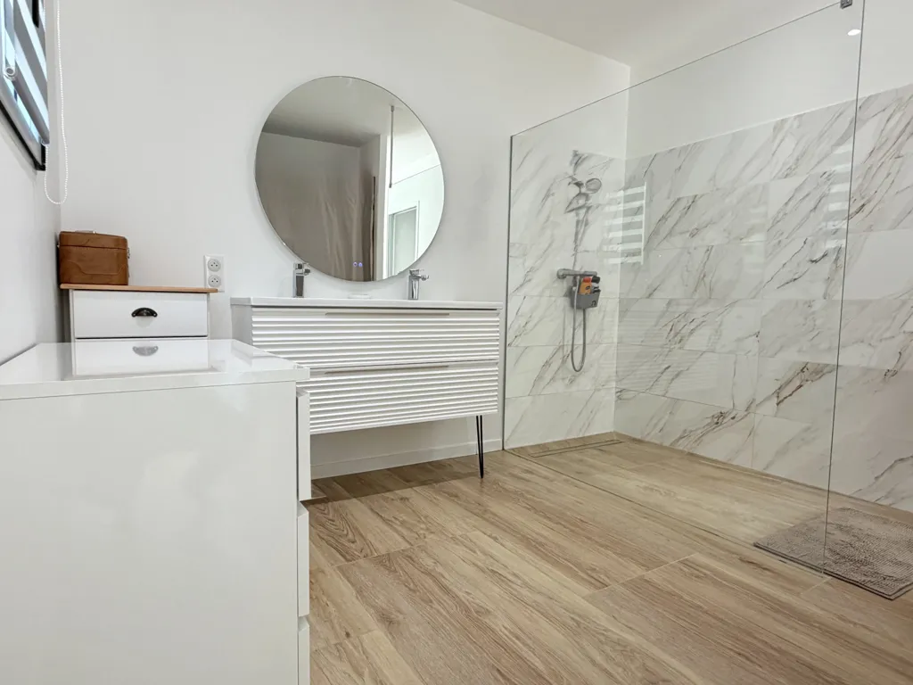 Vannitoad - Contemporary Villa with Pool in Teyran