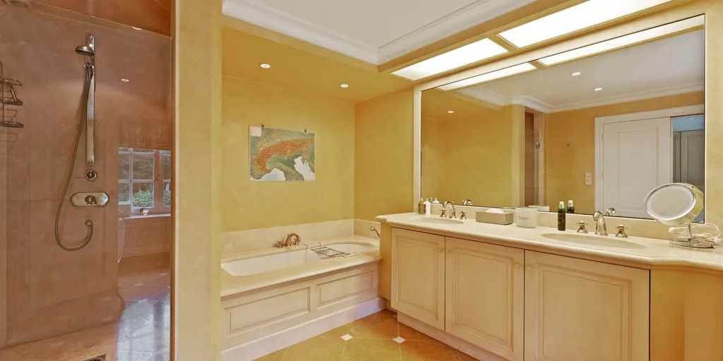 Bathrooms - Villa with Pool in Brasschaat Centre