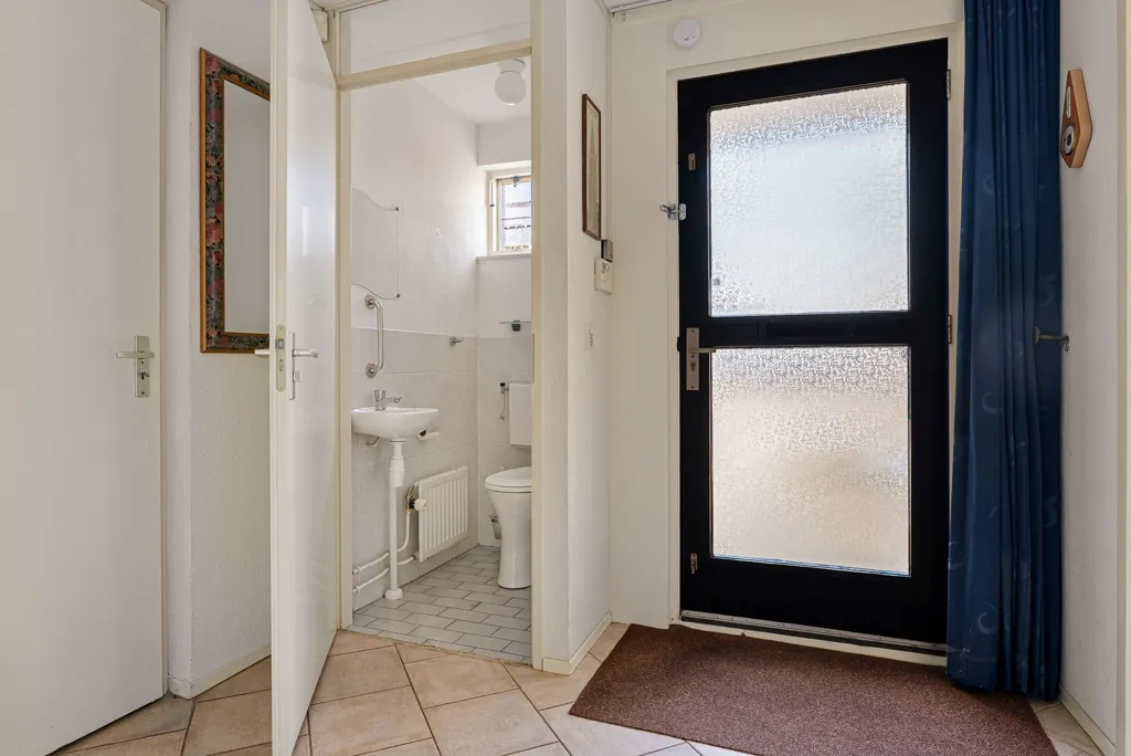 Bathrooms - 4-room house in Assen