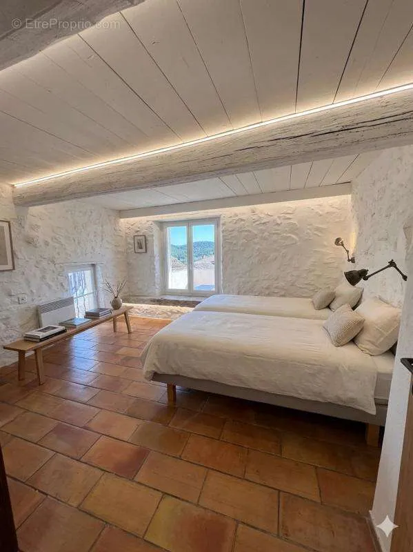 Bedrooms - 9-room house in Claviers