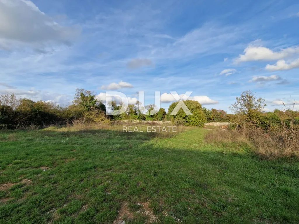 Aed - Building Plot with Renovated Castle View in Svetvinčenat