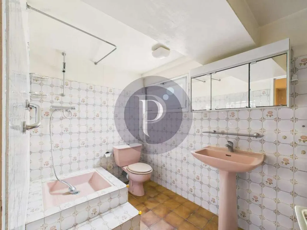 Salles de bain - Maison de Plain-Pied avec Jardin à Igny