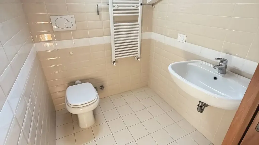 Salles de bain - Restored Triplex with Attic in Niguarda, Milan