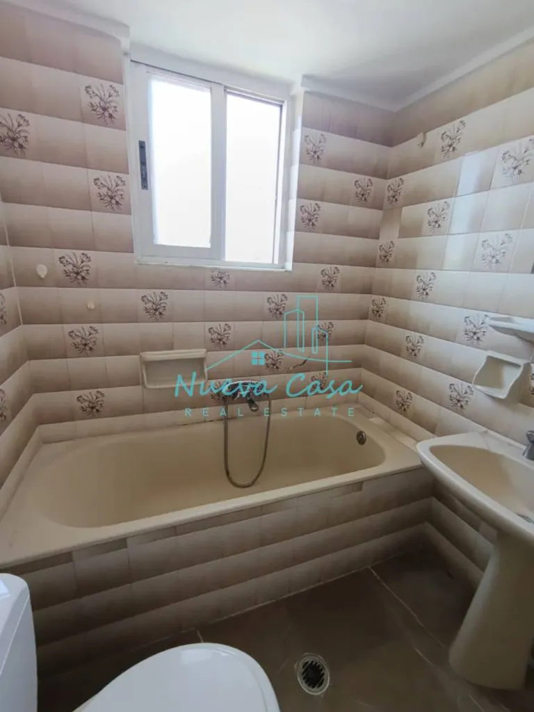 Vannitoad - 2nd Floor Apartment with Balcony in Patras