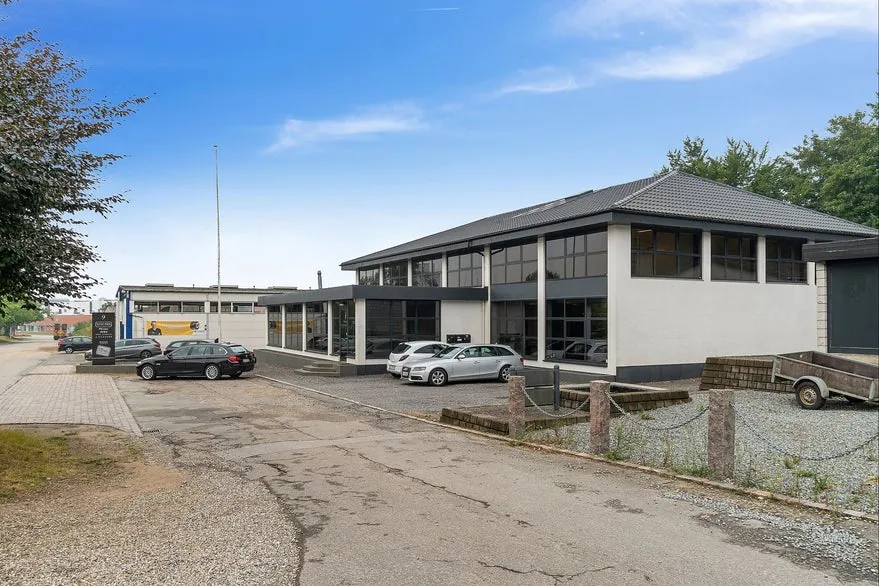 Esterno - Office Space with Air Conditioning in Central Location