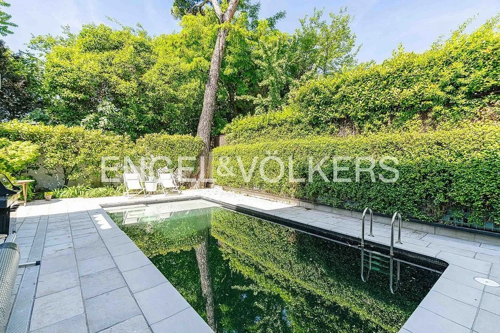 Chalet with Pool and Terrace in Aravaca