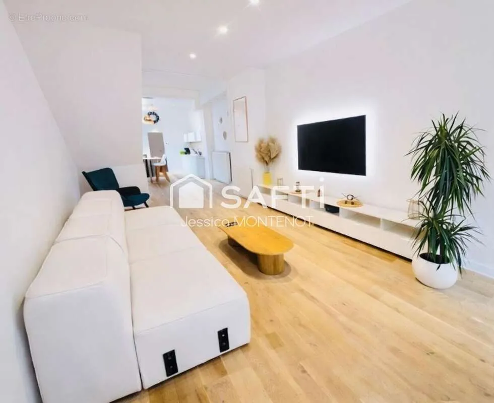 Elutuba - City Centre Apartment with Potential in Beaune