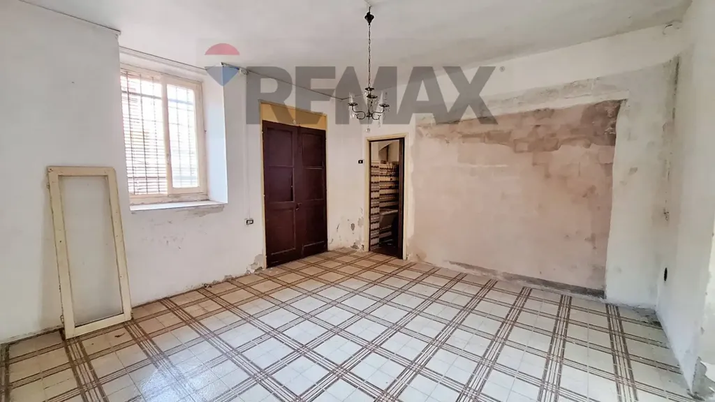 Rooms - Ground Floor Apartment to Renovate in Cairate