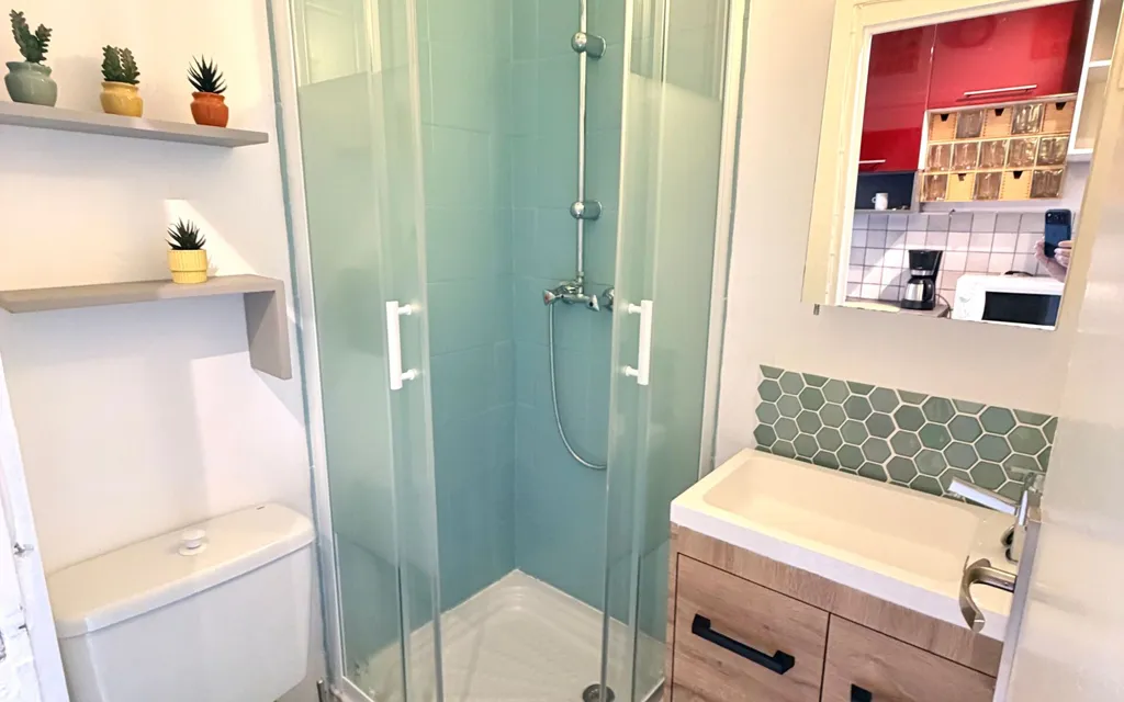 Salles de bain - Studio Meublé au Centre de Rosny-sous-Bois