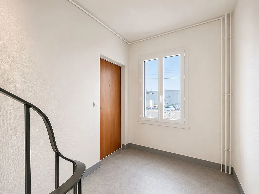 Entrée - Appartement Rénové avec Balcon à Orléans