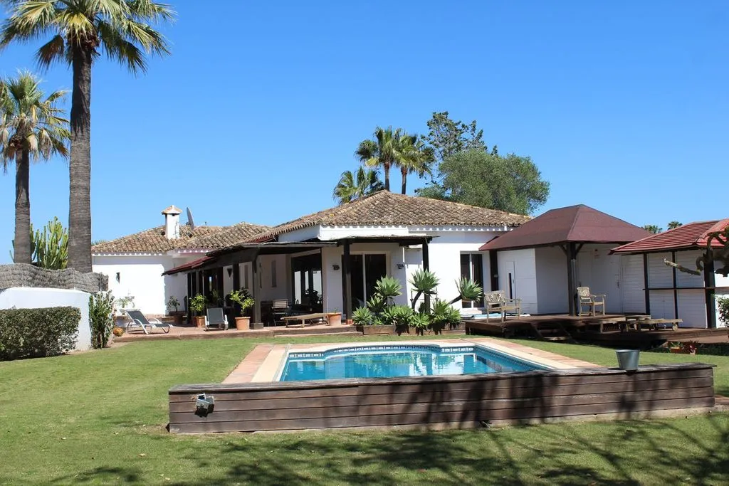 Piscine - Chalet with Pool and Terrace in Sotogrande Costa