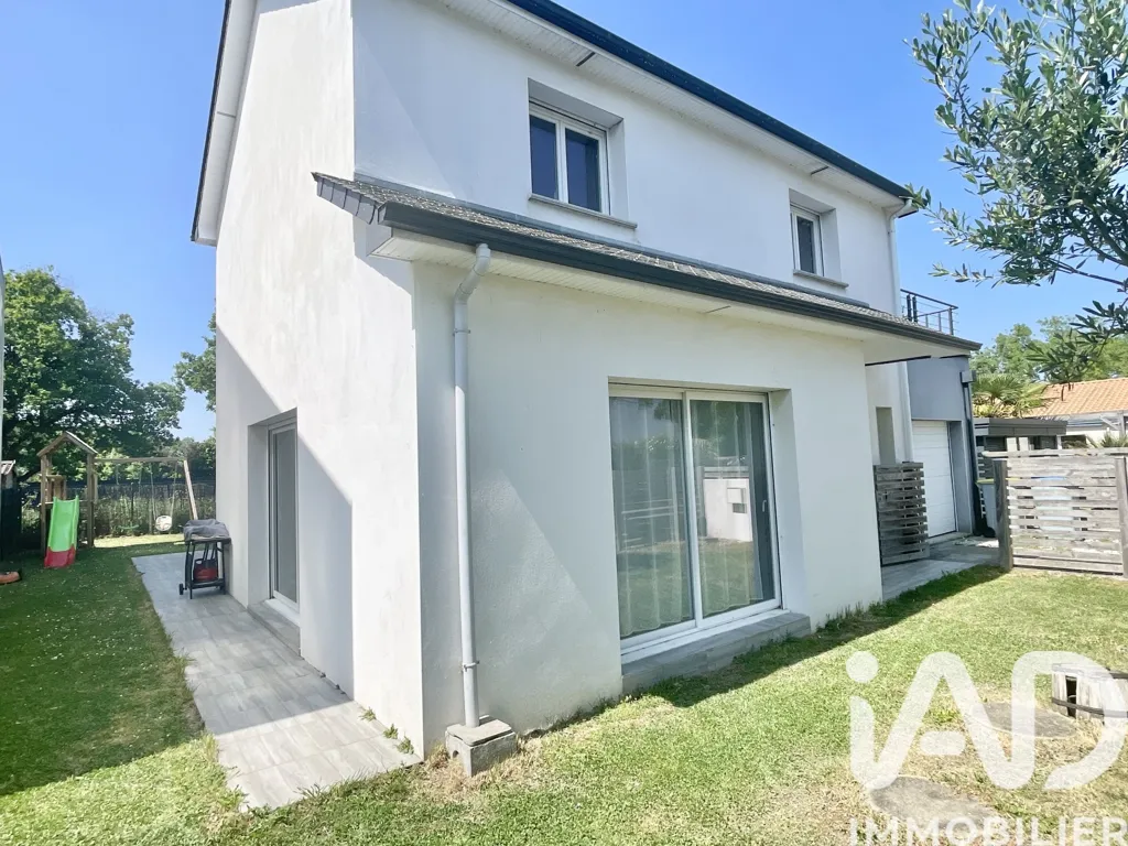 Jardin - Maison Moderne avec Terrasse à Couëron