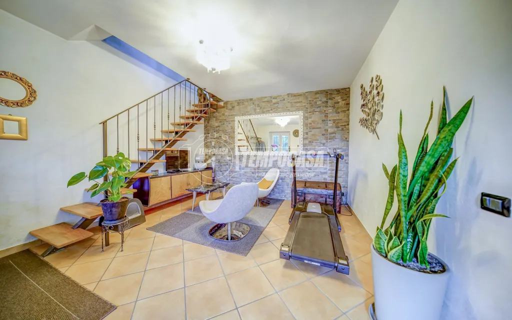 Esik - Semi-Detached House with Garden in Sumirago