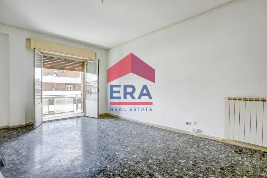 Pièces - Apartment to Renovate in Central Pomezia