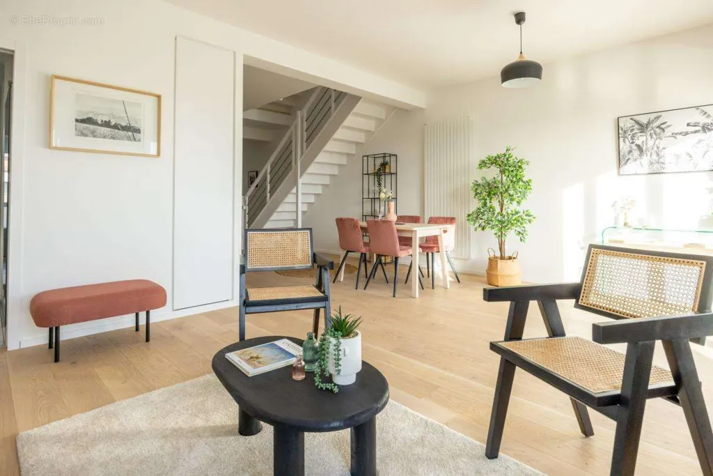 Séjour - Triplex Récent avec Rooftop à Paris