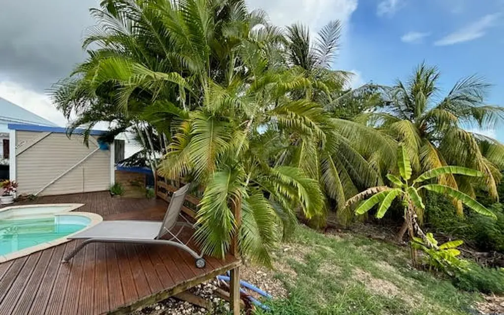 Piscine - Villa Meublée avec Piscine à Le Moule