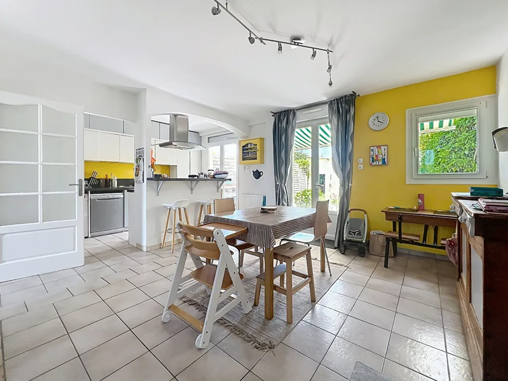 Salle à manger - Maison Jumelée avec Jardin et Garage à Caen