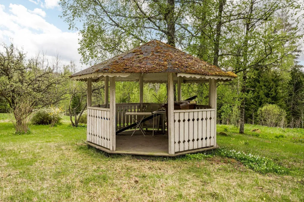 Charming Farm with Water Access in Brunskog