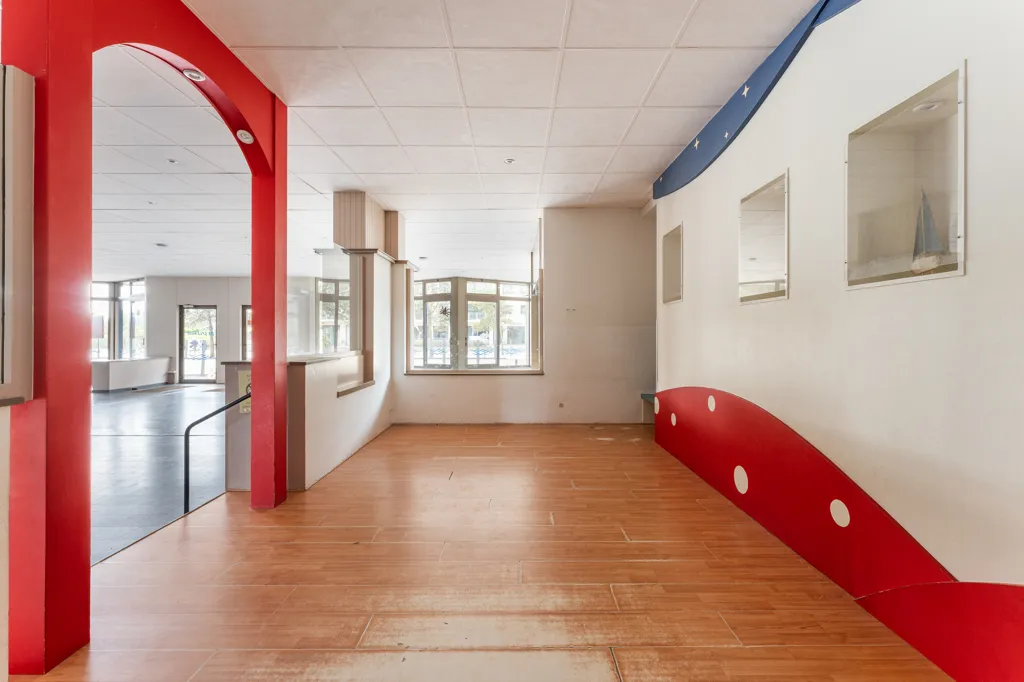 Esik - Commercial Ground Floor in De Panne