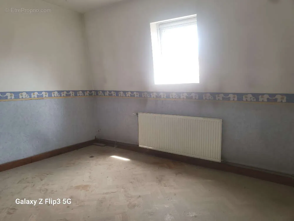 Rooms - Renovable Building with Commercial Space in Roubaix