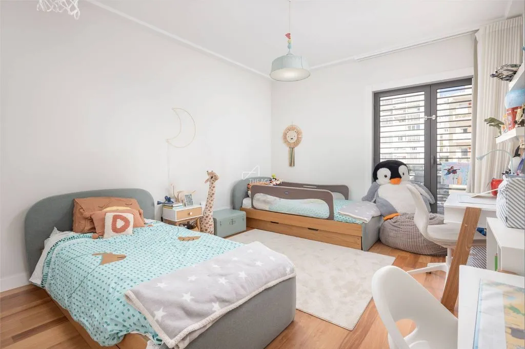 Bedrooms - Luxury Flat with Balcony in Lapa, Lisbon