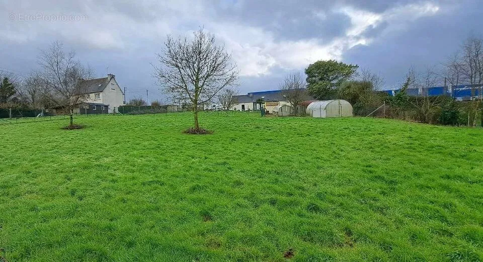 Aed - Buildable Plot with South-West View in Coëtmieux