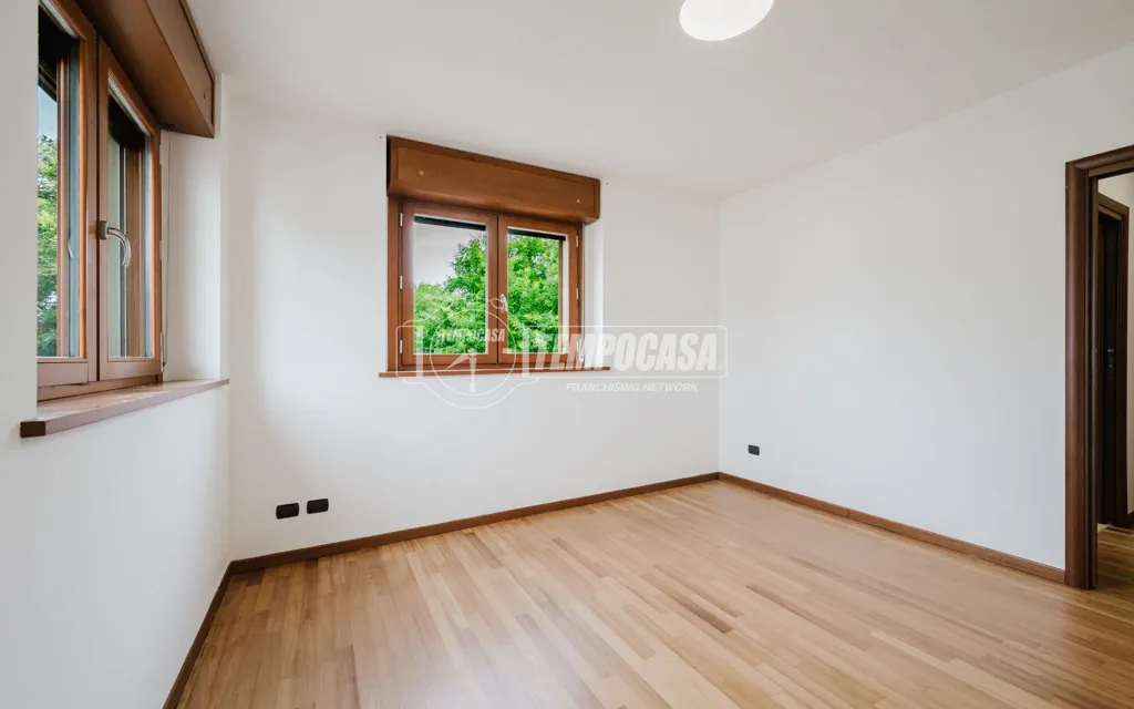 Pièces - Two-Bedroom Apartment with Balcony in Trezzano Sul Naviglio