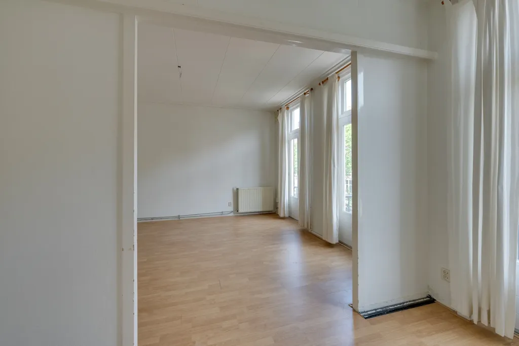 Toad - Charming Two-Bedroom Apartment with Balconies in Amsterdam