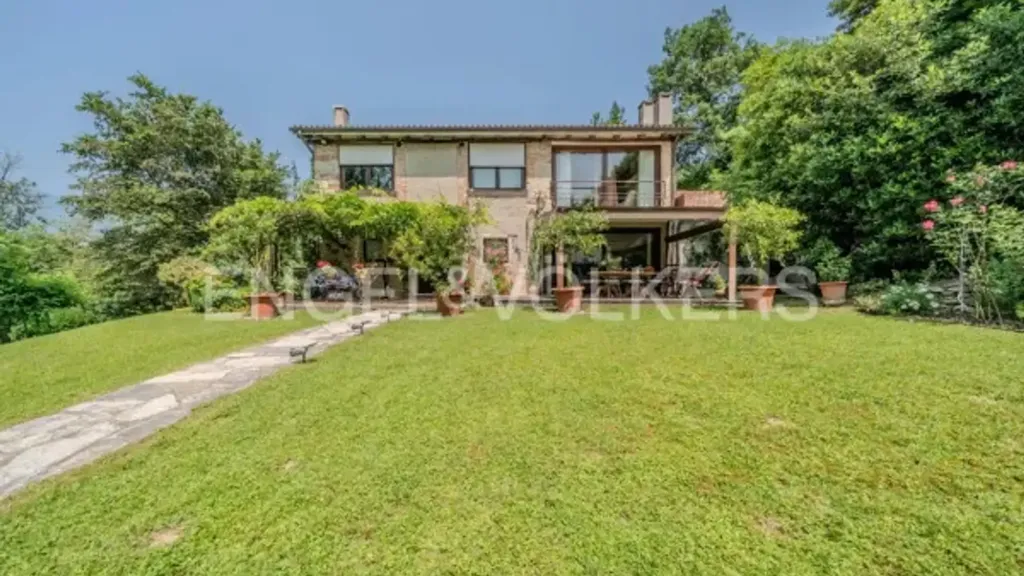 Aed - Rustic Villa with Garden in Follina