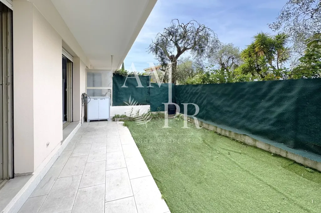 Terrass - Studio with Garden View in Le Cannet