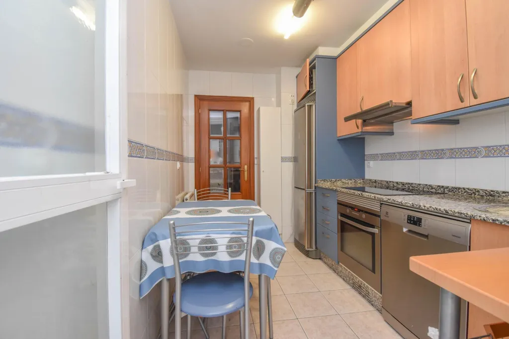 Cuisine - Letting Flat with Terrace in O Burgo Centre