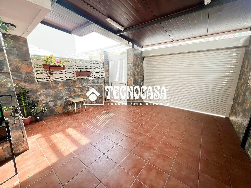 Terrass - Modern Duplex with Terrace near Town Hall, Vecindario
